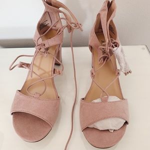 Blush pink chunky heel shoe